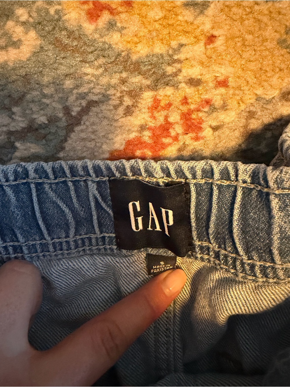 GAP Women’s Mid Rise UltraSoft Easy Horseshoe Jeans size small - Picture 3 of 4